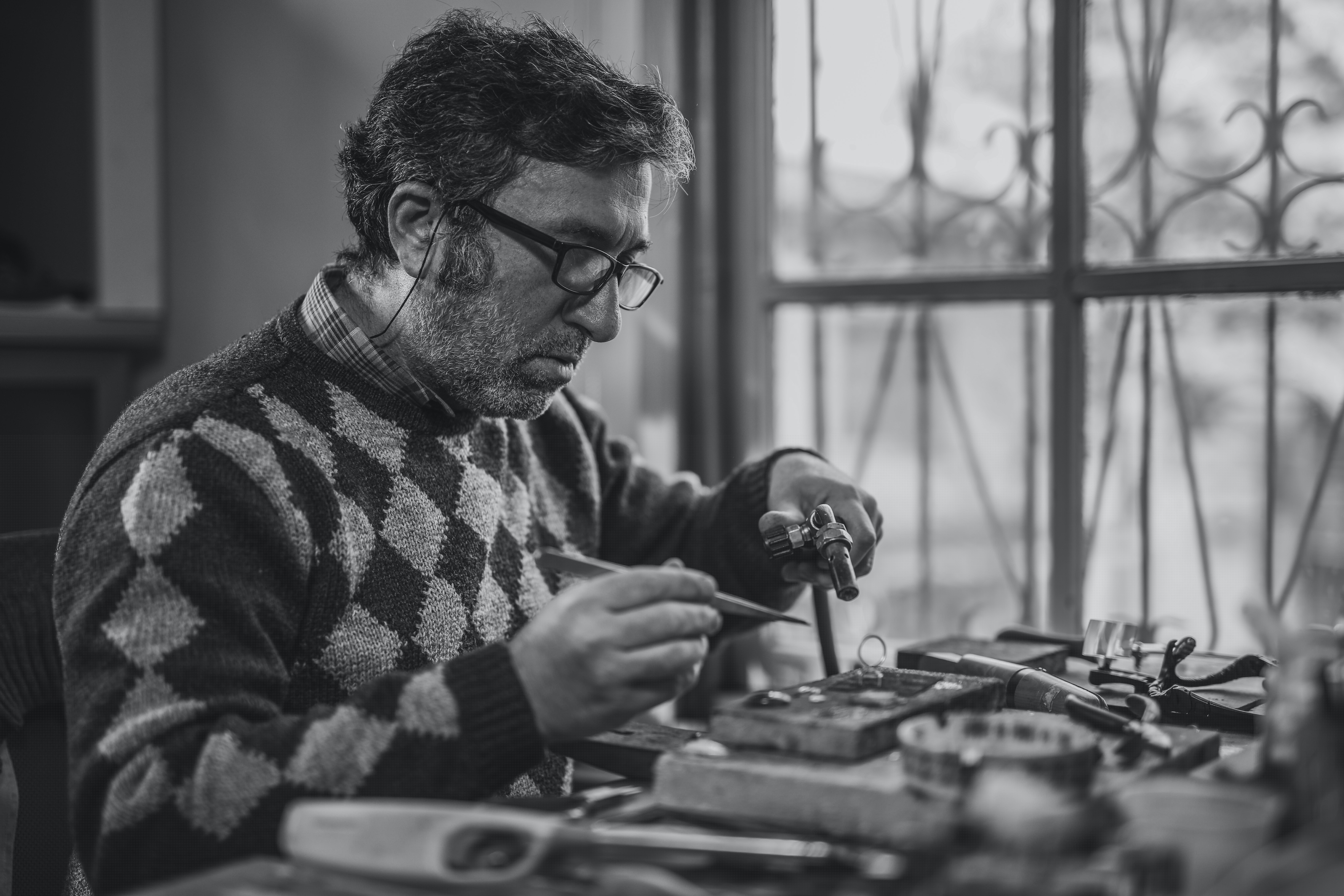 grayscale-photo-of-man-holding-tools-848205 - Copy